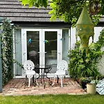 Garden Snug